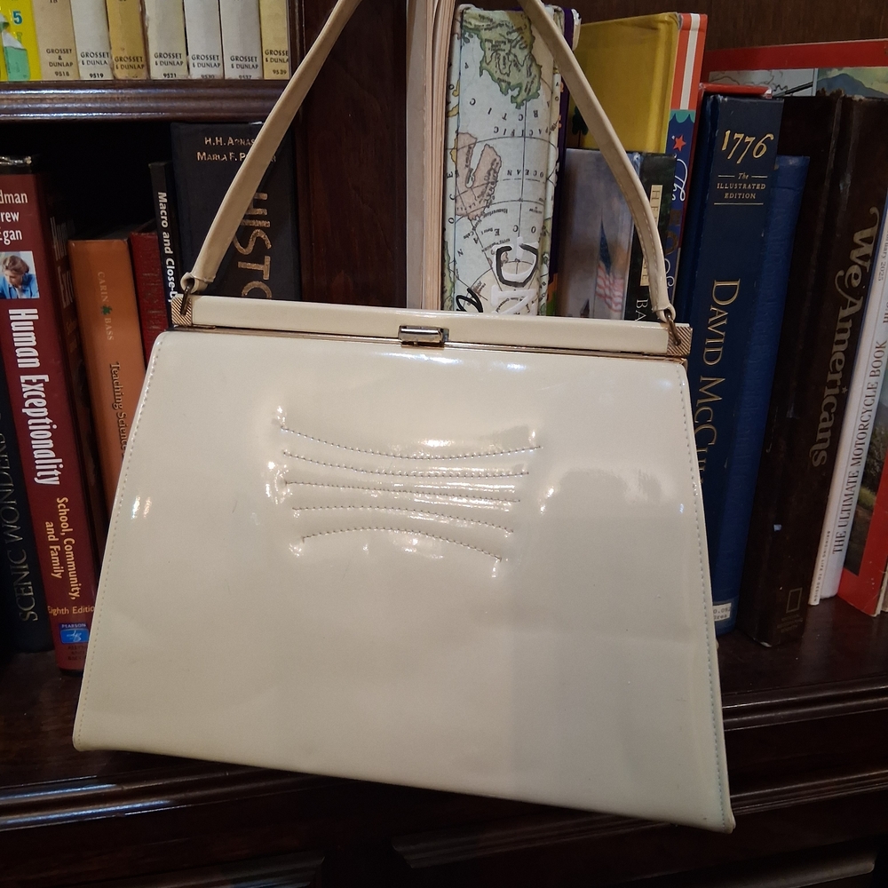 Elegant Vintage Cream Handbag